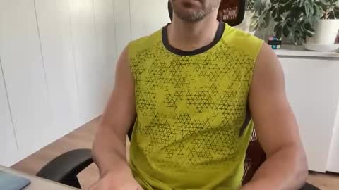 Snapshot of slutguy81 chatting on March 2, 9:27 am Slutguy81 online show from March 2, 9:27 am