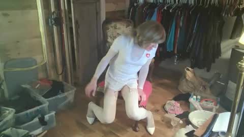 slutjennifertransxx online show from March 6, 3:47 am