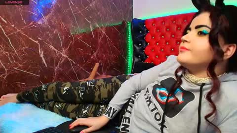 Snapshot of slutty_milf_bitch chatting on February 20, 1:57 am Ana online show from February 20, 1:57 am