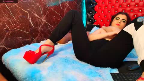 Snapshot of slutty_milf_bitch chatting on February 20, 6:26 am Ana online show from February 20, 6:26 am