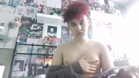 Snapshot of sluttyfemtwinky chatting on February 19, 8:27 pm sluttyfemtwinky online show from February 19, 8:27 pm