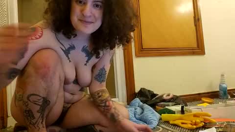 Snapshot of sluttysuzie17 chatting on May 4, 9:11 pm SluttySuzie17 online show from May 4, 9:11 pm