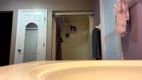 sly050585 online show from January 8, 9:39 pm