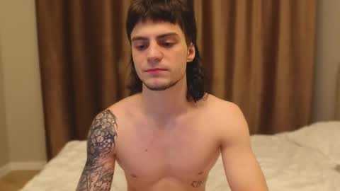 Gus online show from February 1, 8:18 pm