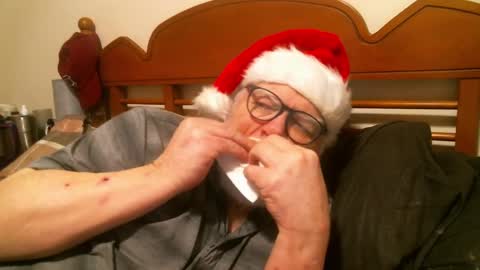 Snapshot of slydevil_sc chatting on December 6, 12:12 am Sly online show from December 6, 12:12 am