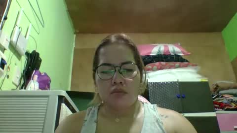 Snapshot of small_boobs59 chatting on May 16, 7:38 am Lovewella online show from May 16, 7:38 am