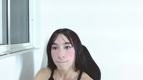 Small Hot19 online show from November 14, 8:24 am