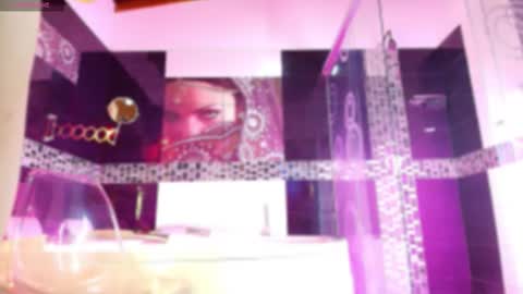 Small Hot19 online show from December 3, 7:05 am