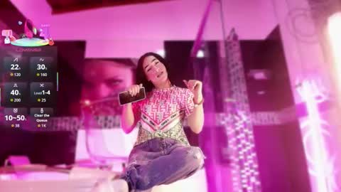 Small Hot19 online show from February 3, 10:20 am