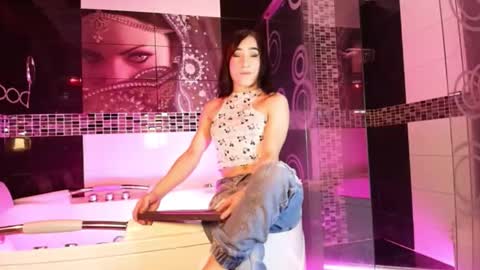 Small Hot19 online show from March 5, 11:39 am