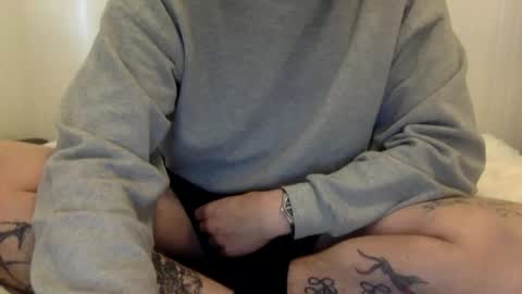 smalldick3315 online show from May 4, 6:48 pm