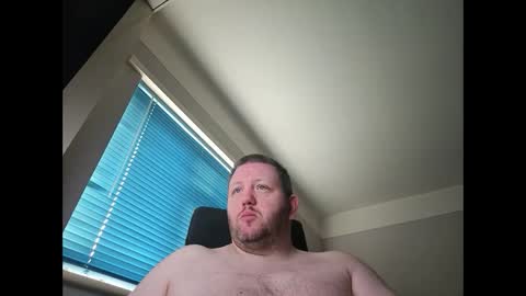 Snapshot of smallone19832 chatting on December 3, 9:33 am smallone19832 online show from December 3, 9:33 am