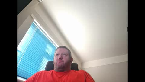 Snapshot of smallone19832 chatting on December 6, 9:43 am smallone19832 online show from December 6, 9:43 am