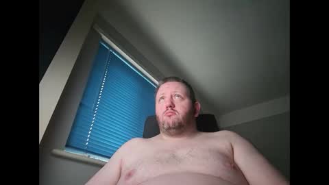 Snapshot of smallone19832 chatting on December 7, 8:44 am smallone19832 online show from December 7, 8:44 am