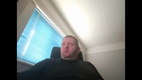 Snapshot of smallone19832 chatting on February 27, 10:37 am smallone19832 online show from February 27, 10:37 am