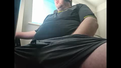 Snapshot of smallone19832 chatting on October 28, 9:13 am smallone19832 online show from October 28, 9:13 am