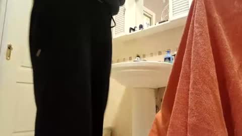 smallone8825 online show from March 1, 9:00 am