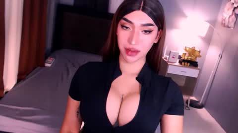 Snapshot of smasherqueen chatting on April 9, 1:05 pm smasherqueen online show from April 9, 1:05 pm