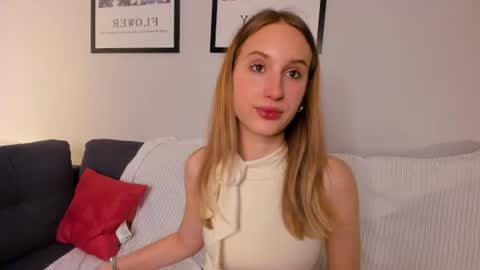 Snapshot of smilesviktoria chatting on July 1, 12:29 pm Victoria online show from July 1, 12:29 pm