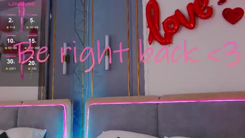 Snapshot of smiley_mia_ chatting on February 19, 8:22 am Mia online show from February 19, 8:22 am