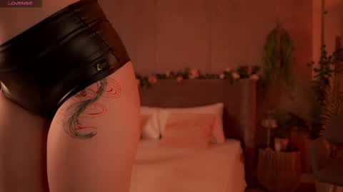 Snapshot of smiley_mia_ chatting on September 21, 5:09 am Mia online show from September 21, 5:09 am