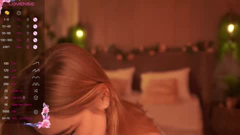 Snapshot of smiley_mia_ chatting on September 23, 5:32 am Mia online show from September 23, 5:32 am