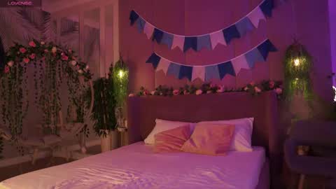 Snapshot of smiley_mia_ chatting on September 29, 5:01 am Mia online show from September 29, 5:01 am