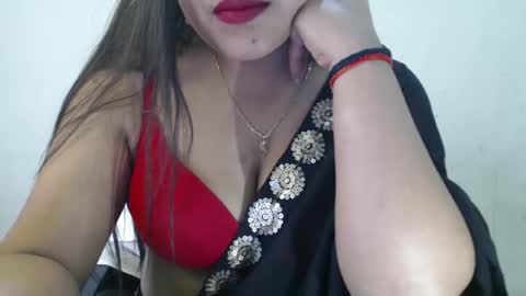 Snapshot of smiley_queen99 chatting on May 13, 7:28 am smiley online show from May 13, 7:28 am