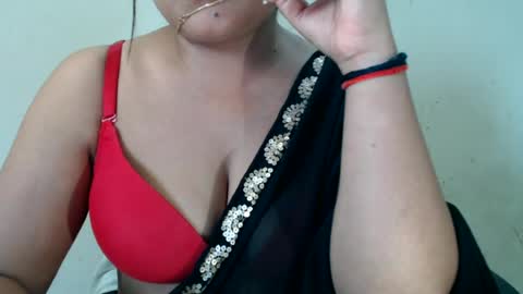 Snapshot of smiley_queen99 chatting on June 27, 4:17 am smiley online show from June 27, 4:17 am