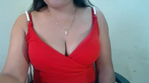 Snapshot of smiley_queen99 chatting on August 4, 4:37 am smiley online show from August 4, 4:37 am
