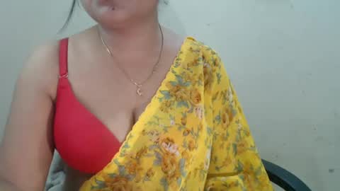 Snapshot of smiley_queen99 chatting on August 4, 5:15 pm smiley online show from August 4, 5:15 pm