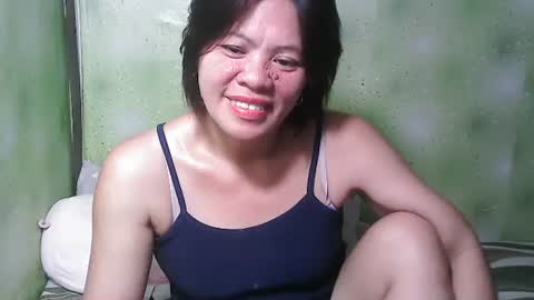 Snapshot of smilinglady27 chatting on March 6, 10:47 pm smilinglady27 online show from March 6, 10:47 pm