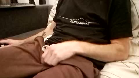 Snapshot of smokeandwatching chatting on November 7, 7:58 pm Smokeandwatching online show from November 7, 7:58 pm