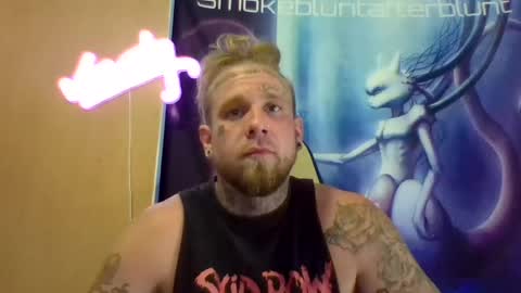 Snapshot of smokebluntafterblunt chatting on June 19, 1:21 am smoke online show from June 19, 1:21 am