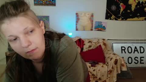 Snapshot of smokihippi chatting on May 6, 12:10 pm Big Dawg online show from May 6, 12:10 pm