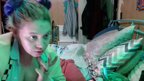 DIAN dee-ann online show from March 4, 7:19 am