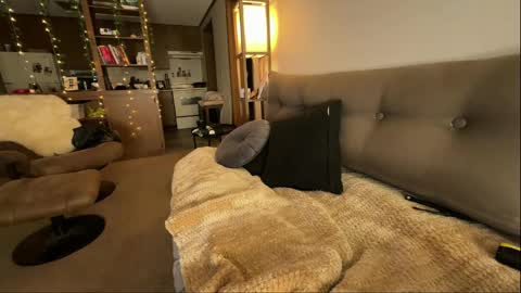 Snapshot of smonkedup chatting on March 3, 1:31 am Carolina online show from March 3, 1:31 am