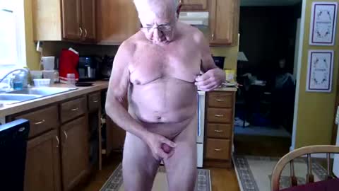 Snapshot of smoothshave5 chatting on June 16, 2:52 pm smoothshave5 online show from June 16, 2:52 pm