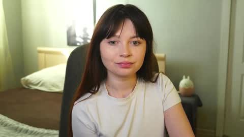 Snapshot of sn0wy_queen chatting on February 17, 2:30 am Lissy online show from February 17, 2:30 am