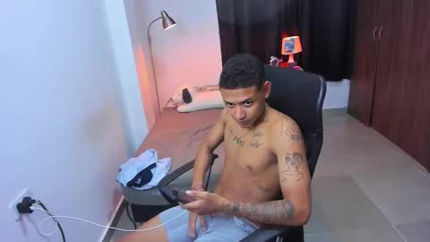 Snapshot of snak_master1 chatting on November 12, 5:57 pm snak_master1 online show from November 12, 5:57 pm