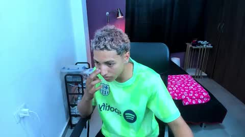 Snapshot of snak_master1 chatting on January 12, 11:54 pm snak_master1 online show from January 12, 11:54 pm