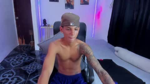 Snapshot of snak_master1 chatting on May 8, 8:47 pm snak_master1 online show from May 8, 8:47 pm