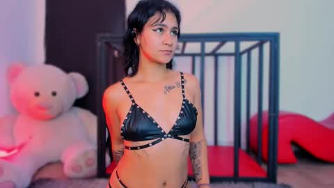 Snapshot of snakemuse chatting on December 17, 3:45 am daya online show from December 17, 3:45 am