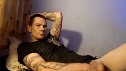 sneakylink777520 online show from May 1, 12:43 pm