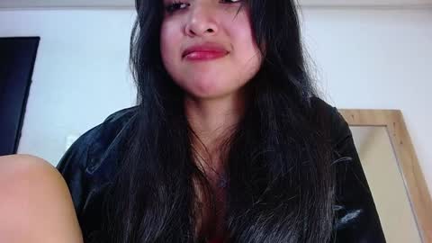 Snapshot of sneakyy_fantasy chatting on December 7, 6:54 am Hellen  online show from December 7, 6:54 am