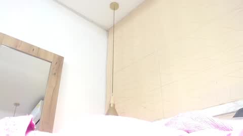 Snapshot of sneakyy_fantasy chatting on January 4, 10:16 am Hellen  online show from January 4, 10:16 am