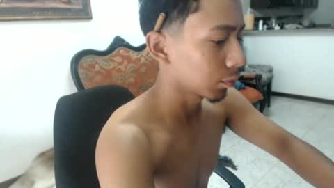 Snapshot of snoobmaster777 chatting on June 18, 9:52 pm Snoob Master 777 online show from June 18, 9:52 pm