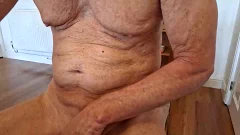 Snapshot of snooty05 chatting on September 11, 12:38 pm Snooty online show from September 11, 12:38 pm