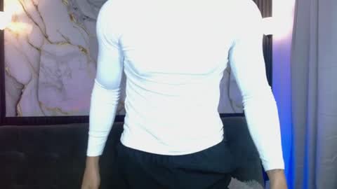 Snapshot of snow_jon_ chatting on April 8, 7:03 pm Jon online show from April 8, 7:03 pm