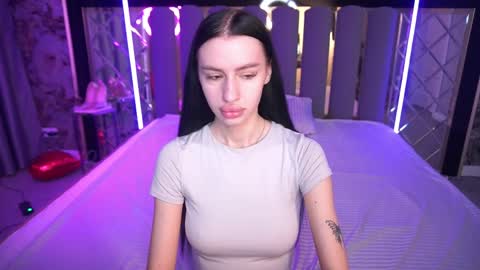 snow_whiteeex online show from April 4, 5:38 am